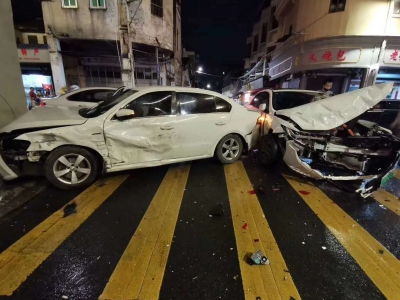 酒驾、油门当刹车，这两单车祸都让人咋舌……
