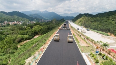 前进！大丰华高速进入沥青路面摊铺阶段