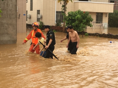 十万“水”急！平远消防迅速抢险救援灾民
