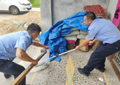 吓人！平远一村民家中惊现蟒蛇，幸好有他们...