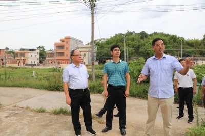 余其豹到兴宁水口镇调研乡村振兴和基层党建工作