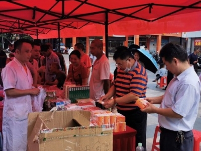 就诊老兵享受“家门口”的优质服务！平远开展“关爱功臣”送医送药活动