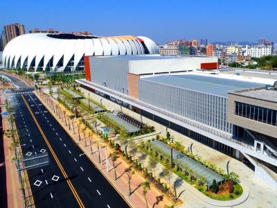 五华威光体育馆首迎正式赛事！篮球联赛、羽球混合团体赛开打