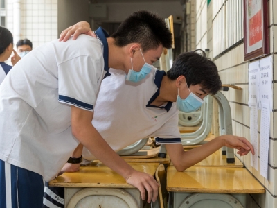 中考倒计时1天！考生“踩点”忙~明天提前1小时测温进考点