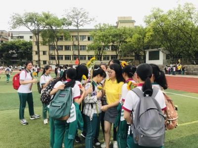 挥别高考，远方即梦想~回顾校园内外温情瞬间，谢谢你们...