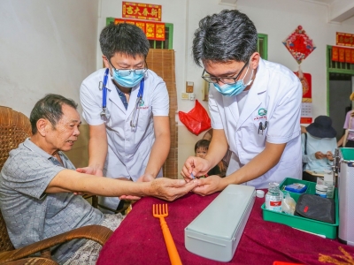 开启“医养结合”新模式！市第二中医医院开展医共体单位大型义诊活动