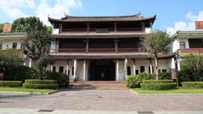 这里梦起航的地方~蕉岭中学人文为底创新路，百年沉淀育栋梁！