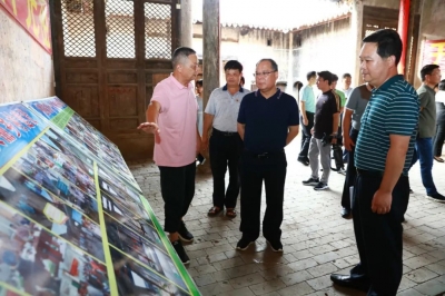 余其豹：活化利用古民居 做强农业产业 全面推进乡村振兴工作