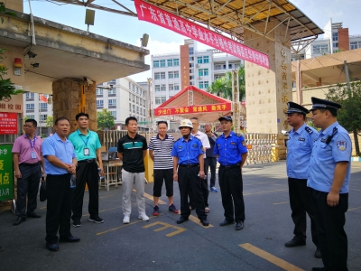 梅县区多部门联合开展中小学校周边环境整治