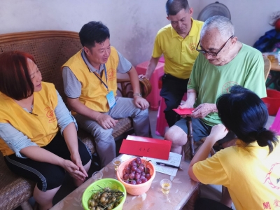 军民鱼水一家亲！关爱老兵，志愿者在行动 