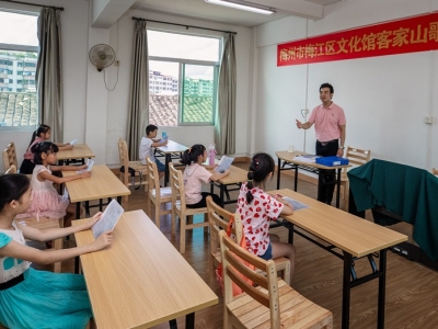 “噢嘿！”梅江区文化馆暑假公益培训班拍了拍你~