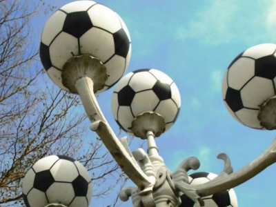 看看去，新书出版！带你认识更真的李惠堂