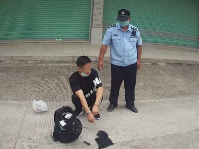 一男子穿内裤光膀蒙面盗窃，以为万无一失，结果...