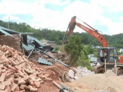 离国道仅几米建100多平方米钢架房，拆！