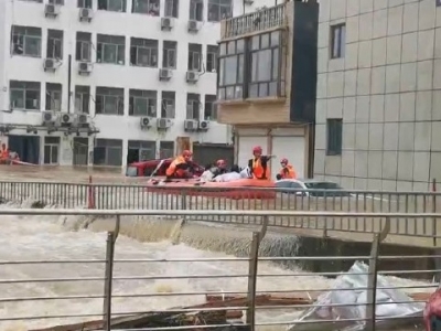 湖北省黄梅县华宁高中近500名住校高考生因内涝被困