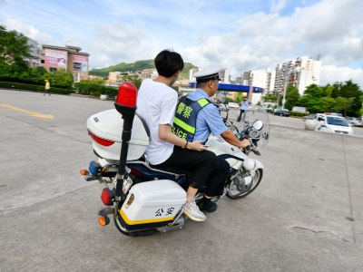 高考首日上午，梅州民警为16名考生补办身份证明