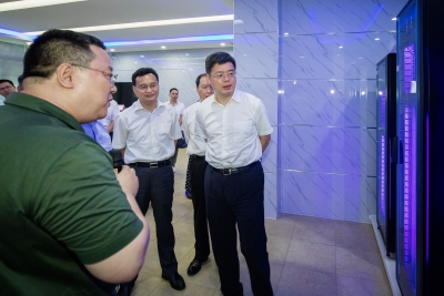 副省长覃伟中来梅调研：加强基础教育用好惠企政策  助推梅州苏区加快振兴发展