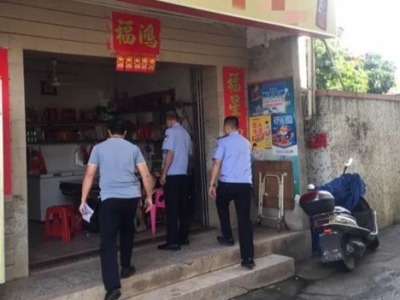 不满对方变道超车，梅县俩男子竟尾随车主还拿出了水果刀...