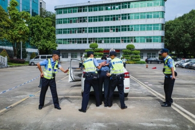 兴宁市公安局开展路面综合执法查缉实战技能培训