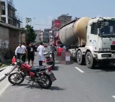 自行车与物料运输车相撞，一老妇人当场死亡！事发丰顺