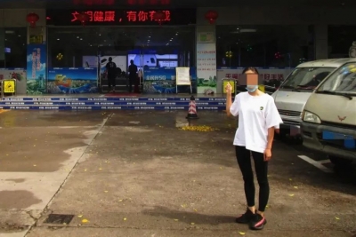 女店长为赌博私自变卖店内242部手机，拘了！