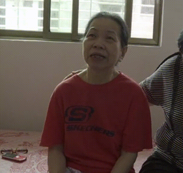 70岁的老奶奶，为你们点赞！