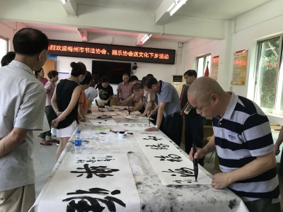 送文化下乡！梅州市书法家协会、器乐协会走进梅江区城北镇