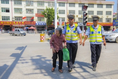 营造良好交通环境，兴宁公安全力推进“创文”“创卫”攻坚战