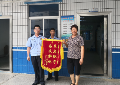 梅城4岁女孩和妈妈回农村外婆家，出门玩耍迷了路！多亏了他们…
