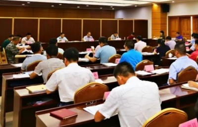 余其豹主持召开兴宁市委常委会会议