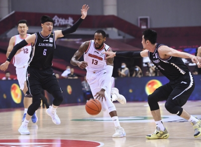 广东成就CBA十冠王！易建联重伤离场