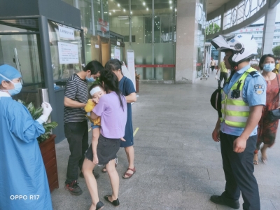 幼儿高烧送医遇堵车，梅州铁骑暖心开道“跟我走！”