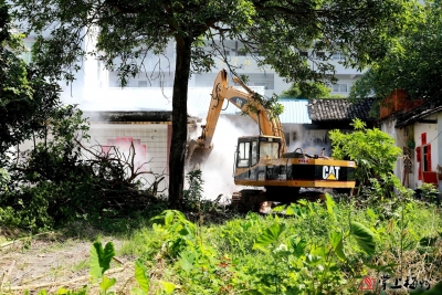 村民“不留余地”，五华中学运动场建起来！点赞！