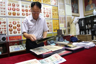 从事收藏40余年，梅城这位花甲老人以老物件见证时代步步高