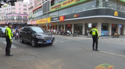 炎炎烈日...兴宁“焦警”用坚守，诠释着自己的责任与担当~