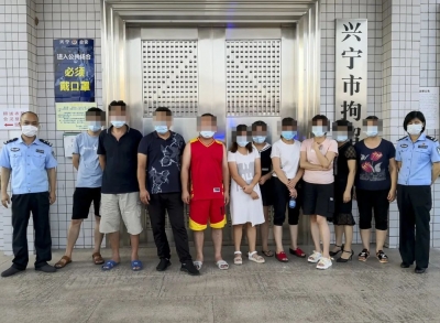 兴宁公安捣毁一赌博窝点，现场抓获11人！
