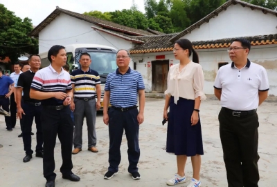 余其豹：做好三项工作 助力乡村振兴