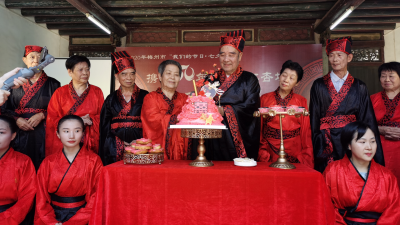 七夕+汉服！今天，这5对金婚老人集体拜堂