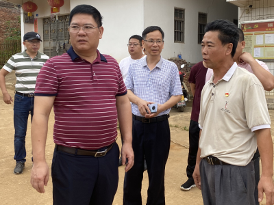 梅州日报社社长罗金良带队到帮扶村开展中秋慰问活动