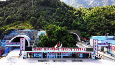 穿越“水帘洞”，大丰华高速鸿图隧道掘进超1万米！