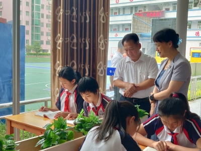 张晨到梅州城区学校调研教育工作并开展教师节慰问活动