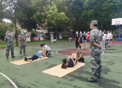 梅州18名“双合格”应征女青年接受综合素质考评