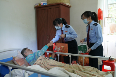 大埔县税务局青年志愿服务队开展敬老爱老孝老活动