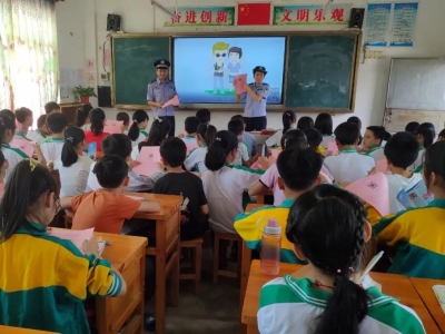 警察蜀黍走进五华这两个校园，说了这事！