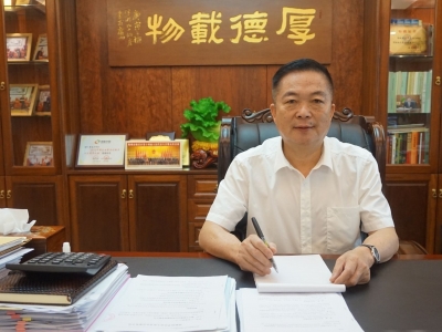 诚信经营，带领“金凤凰”从深山飞出！他，就是道德模范黄志平
