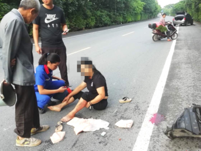 暖心！兴宁一加油站旁发生事故，油站员工这样做...
