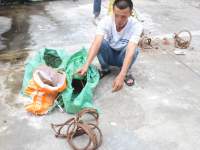 这人在山林中放了13个野猪夹...村民上山像“排雷”，太可怕！