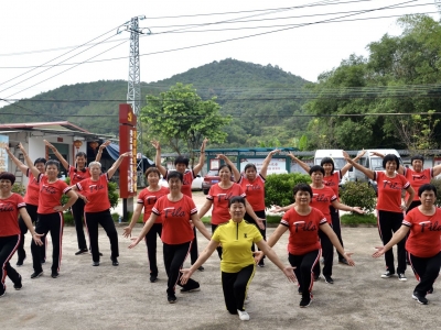 放下锄头就能跳起舞！梅江区这个村的“老姐姐”也要乘风破浪