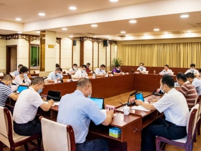 梅州市纪委常委会（扩大）会议：以实际行动践行“两个维护”