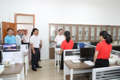 曾永祥廖茂忠开展教师节看望慰问和专题调研活动